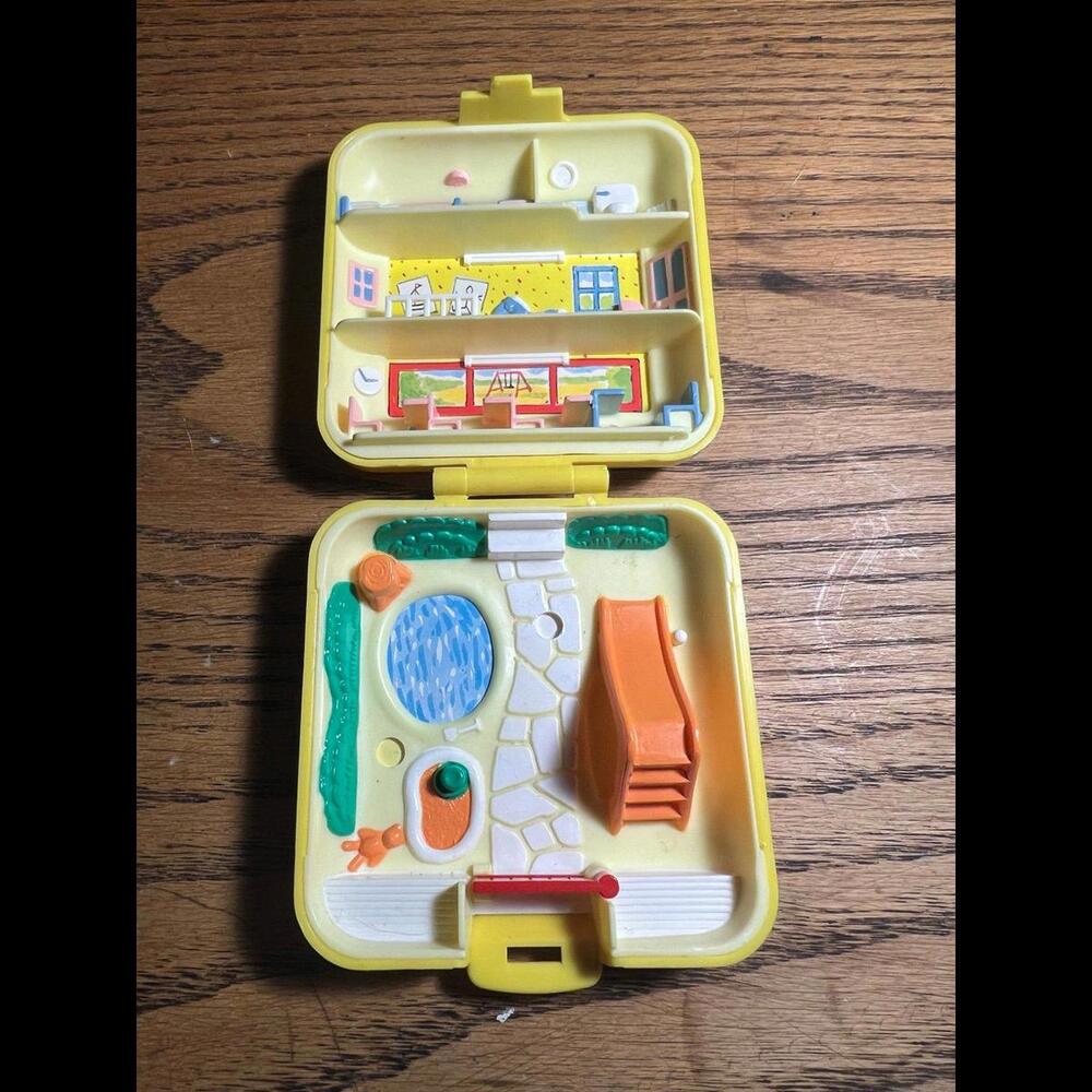 Vintage POLLY POCKET Midge's PLAY SCHOOL Compact Bluebird Toys 1989 no figures